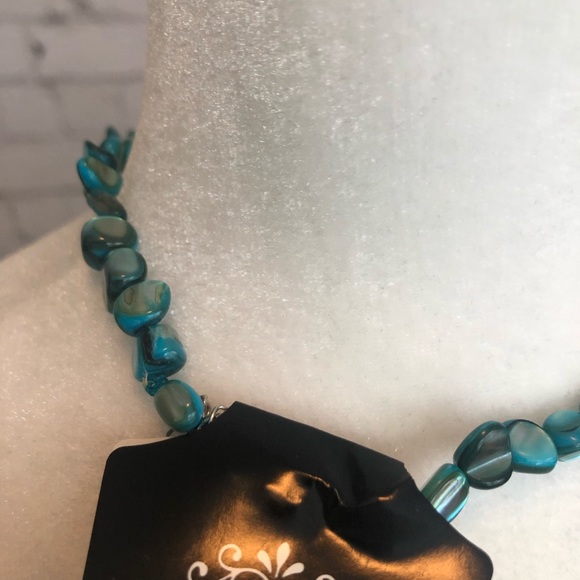 NWT turquoise beaded shell necklace - Picture 2 of 3